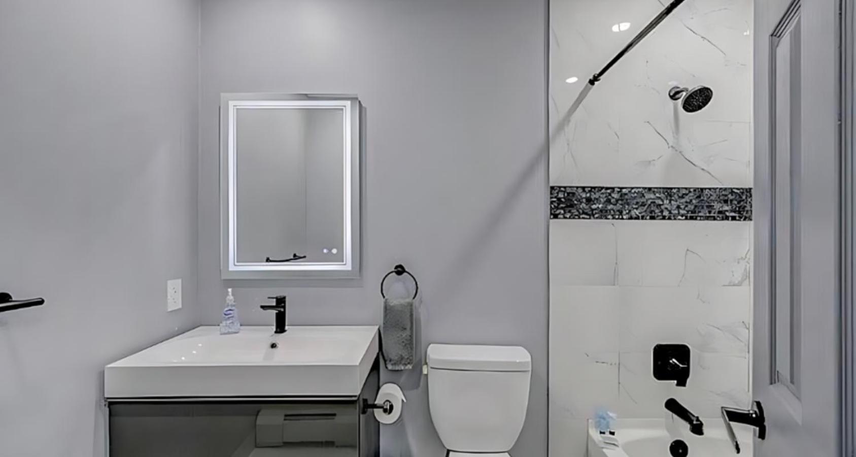 Peaceful Pocono Home With Hot Tub, Gym, & Office Long Pond Екстер'єр фото